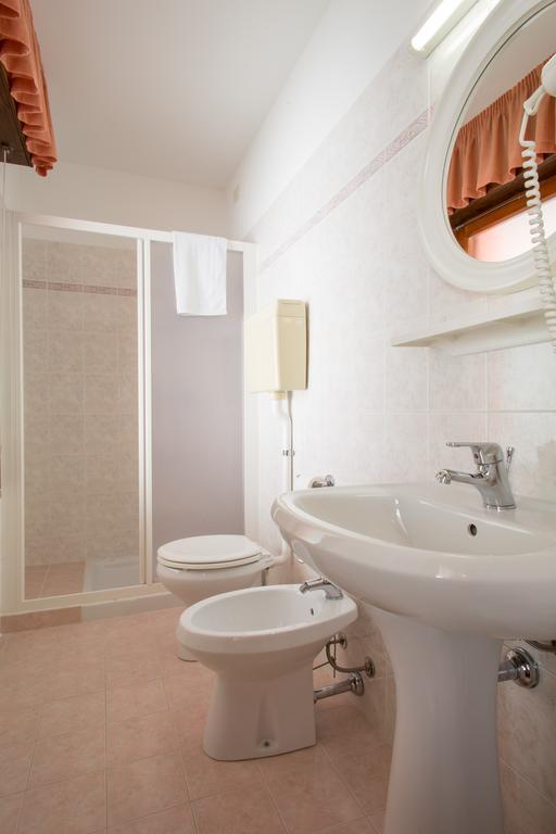 Hotel La Gardenia & Villa Oleandra Limone sul Garda Habitación foto